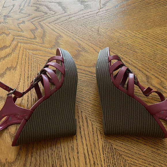 Sbicca platform wedges - Picture 2 of 9